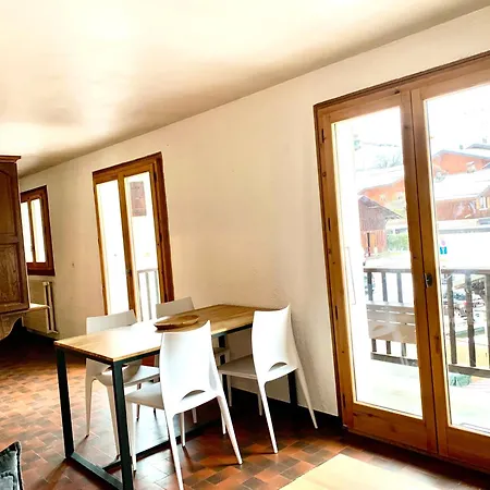 Centre Village , Pied Des Pistes, 42 M2 , Balcon Sud Vue Montagne Appartement *